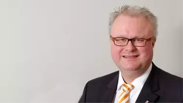 Almanya eyalet bakanı Thomas Schaefer intihar etti
