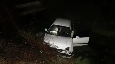 Düzce'de dere yatağına devrilen otomobildeki 3 kişi yaralandı