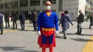'Süperman' maske ve eldivenlerini takıp İstanbul sokaklarına indi