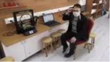 Sağlık çalışanları için yüz siperliği üretiyorlar