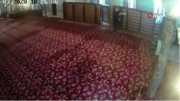 Sultanahmet Camisi'ndeki ayakkabı hırsızlığı kameraya böyle yansıdı