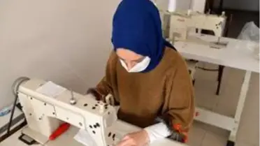 Kadınlardan siperlik maske üretimi