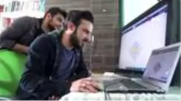 Yüksekovalı kardeşler sağlık çalışanları için evde maske üretimine başladı