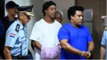 Ronaldinho hapishaneden çıktı! Cezası ev hapsine çevrildi