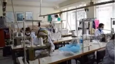Meslek lisesi öğretmenlerinden maske üretimi