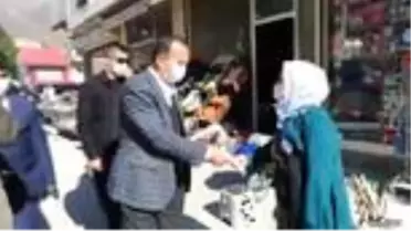 Belediye Başkanı Saklı'dan ücretsiz maske dağıtımı