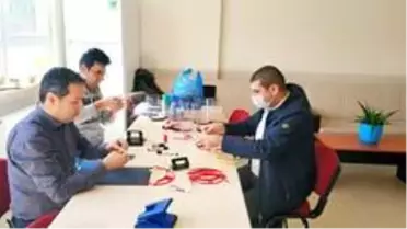 Bu okulda öğretmenler koruyucu siperlik üretiyor