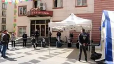 HDP önündeki aileleri korona virüs de yıldırmadı