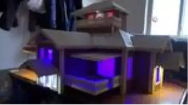 Korona virüs işsiz bırakınca ustalığını maket villa yaparak sergiliyor
