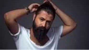 Şarkıcı Koray Avcı, 12 yıl sonra sakalını kesti