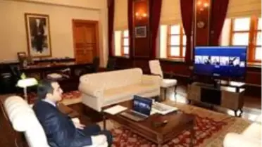 Vali Öksüz, kaymakamlarla video konferans yaptı