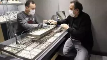 Kuyumculardan Kovid-19'a karşı koruma panelli önlem