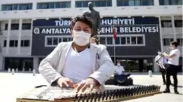 Büyükşehir personeli ve huzurevi sakinleri konserle moral buldu