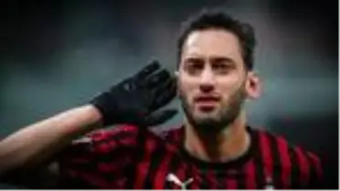 Hakan Çalhanoğlu için İtalya'dan sürpriz transfer iddiası!