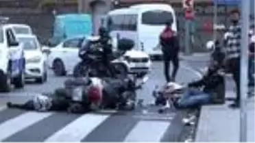 Beşiktaş'ta boş yolda motosikletliler çarpıştı: 2 yaralı