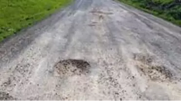 Mahalle yolu köstebek yuvasını andırıyor