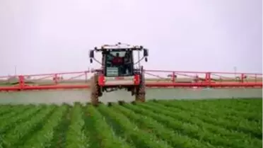 Karapınar'da çiftçilere kendinden motorlu modern ilaçlama makinesi