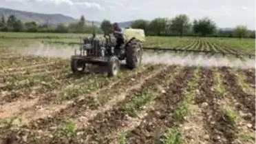 Türkiye koronavirüsle mücadele ederken çiftçiler üretime ara vermeden devam ediyor