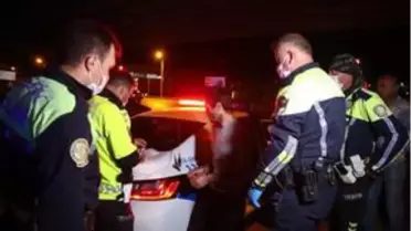 Arka lastikleri olmayan otomobille trafikte seyreden sürücü gözaltına alındı