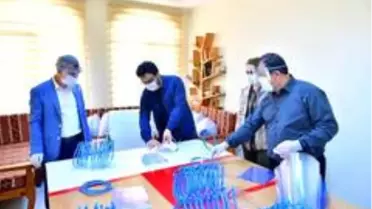 Sağlık çalışanları için siperli maske üretiyorlar