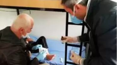 Barınma Merkezi'nde konaklayanlara sağlık taramaları yapılıyor