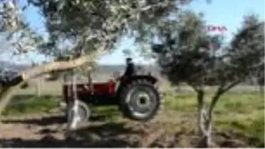 Hüsnü Şenlendirici, çiftliğinde köy hayatı yaşıyor