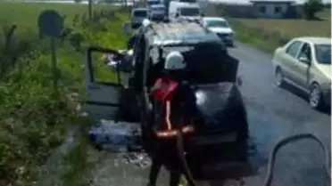 Mersin'de seyir halindeki hafif ticari araç yandı