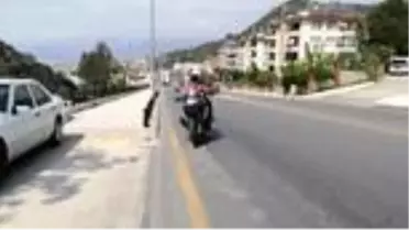 Polisler maddi durumu kötü öğrencinin evini süsledi
