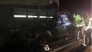 Kamyona arkadan çarpan otomobilin sürücüsü öldü