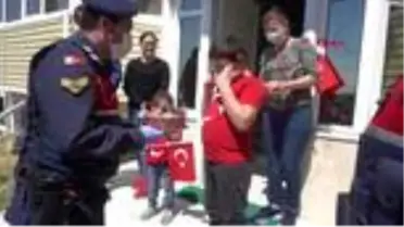 TEKİRDAĞ Jandarma, otizmli Serhat'ın bayramını pasta ile kutladı
