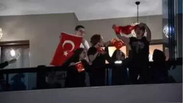 Trakya'da vatandaşlar 23 Nisan'da İstiklal Marşı'nı balkonlarında okudu