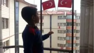 Vanlı minik Ferdi İstiklal Marşı'nın 10 kıtasını ezbere okudu