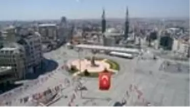 İstanbul'da cadde, meydan, park ve sahiller boş kaldı (1)