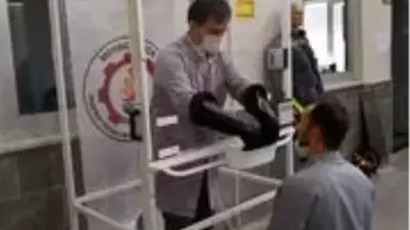 Öğretmenler sağlıkçılar için 'izole numune alma ünitesi' üretti