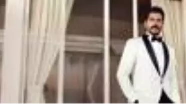 Burak Özçivit giyim markasının yeni sezonunu da tanıttı