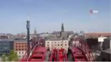 Tedbirleri kademeli olarak azaltan Danimarka'da Tivoli Bahçeleri çocuklar için açıldı
