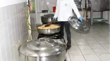 Lapseki'de her gün 160 aileye sıcak yemek