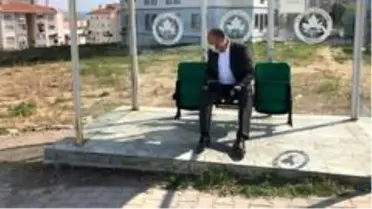 Bahşılı'da durak koltukları yenilendi