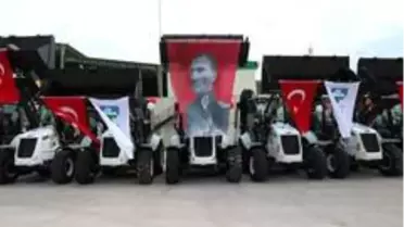 İzmit Belediyesi satın aldığı 27 Milyon TL değerindeki iş makinelerini filosuna kattı