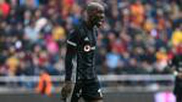 Son dakika Beşiktaş haberleri Atiba Hutchinson krizi: İndirim değil, zam bekliyorum