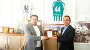 Yeşilyurt Belediyespor'a 'amatöre destek' plaketi verildi