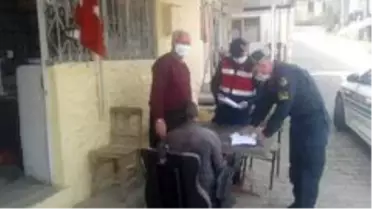 Burhaniye'de jandarma engelli vatandaşı sevindirdi