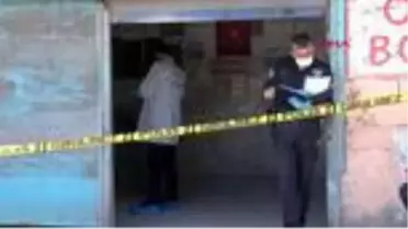 Haber alamadığı babasını, kapı kilidini kırarak girdiği iş yerinde ölü buldu