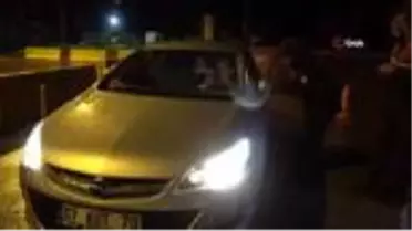 Seyahat kısıtlamasının kaldırılmasının ardından Antalya'ya girişler yağmur altında başladı