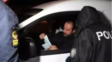 Seyahat kısıtlamasının kaldırılmasının ardından Antalya'ya girişler yağmur altında başladı