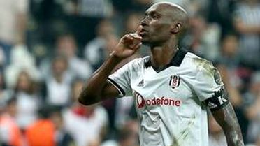 Beşiktaş, Atiba Hutchinson ile yollarını ayırıyor