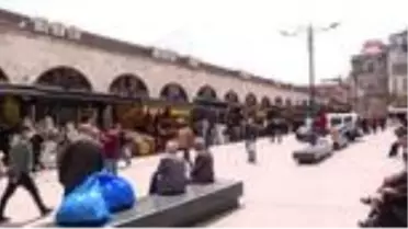 Meydanlar boş kalırken sahiller yoğunlaştı
