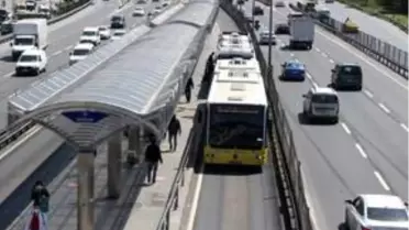 İstanbul'da toplu taşımada yoğunluk gözlendi