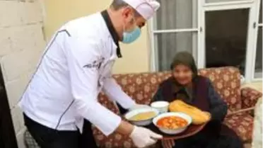 Oğuzeli'nde sıcak yemek dağıtımları sürüyor