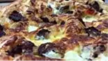 Kars'ta kaşarlı, tereyağlı pideler sofraları süslüyor